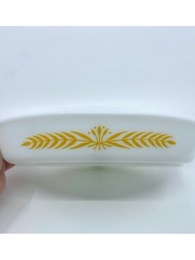 Vintage 1960 Pyrex Royal Wheat Divided Dish 1.5 Quarts 063